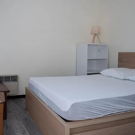 Le Lavandou: Appt T2 + Cabine, 250m Plage, Animaux Admis, Parking, Climatisation, 4-5 Pers. Appartamento *