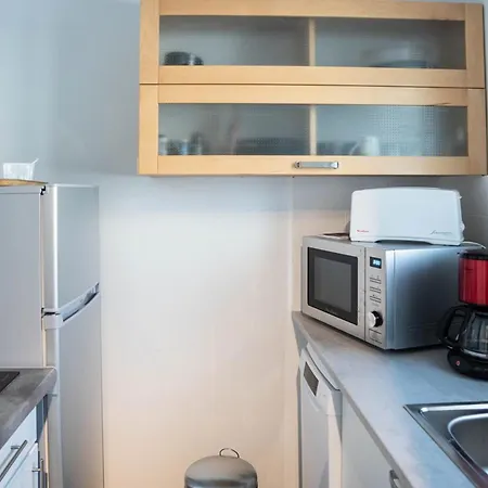 Le Lavandou: Appt T2 + Cabine, 250m Plage, Animaux Admis, Parking, Climatisation, 4-5 Pers. Appartamento *